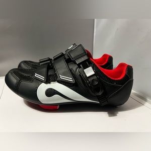 Peloton Cycling Shoes Size 40 —like new condition Men’s Size 7 / Women’s Size 9